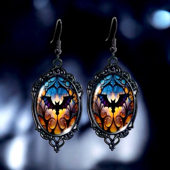 Vintage Cameo Style Gothic Bat‎ Earrings Glass Encased Alloy & Iron Hook - Picture 3 of 10